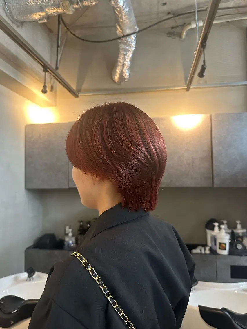 ショート カラー MOE レイヤー/新宿三丁目のヘアスタイル