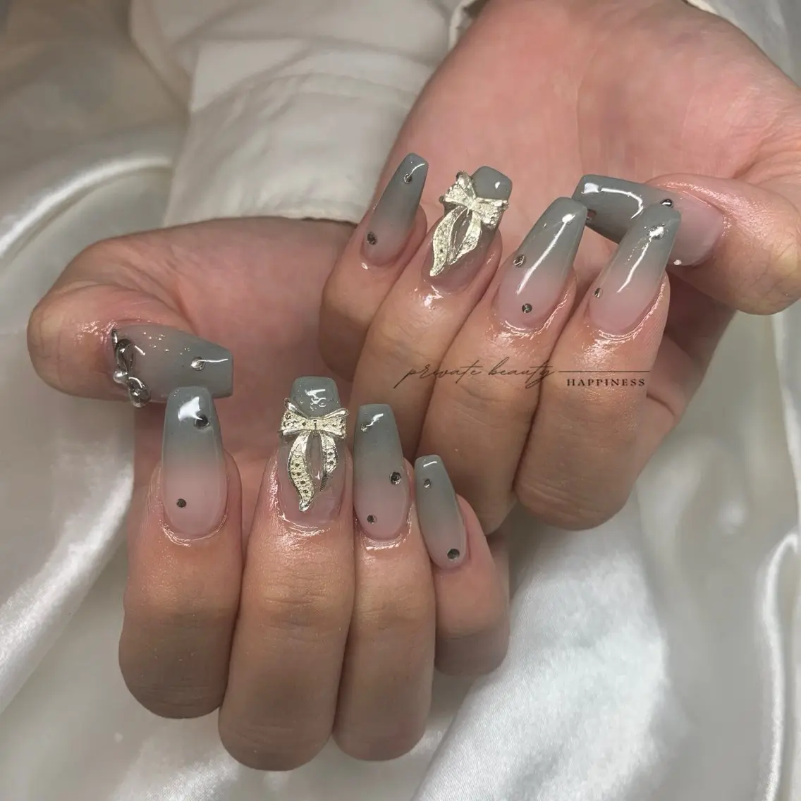 ネイル 長さ出し グラデーション ロングネイル 持ち込み 赤色 happiness nailのネイルデザイン