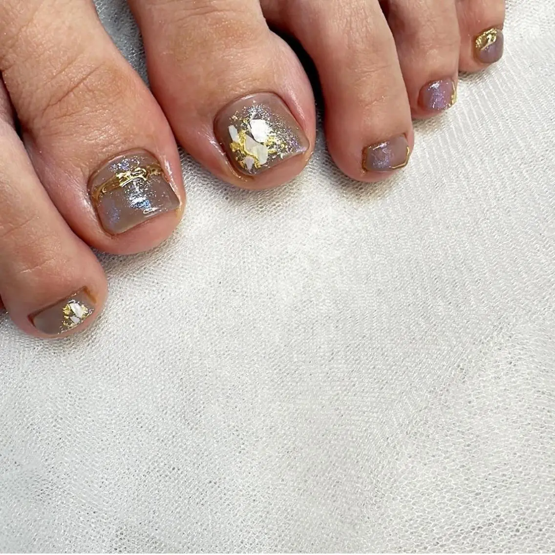 ネイル フットネイル ゴールド ミラーネイル ニュアンスネイル 春ネイル 🪞KAPE NAIL 🪞のネイルデザイン