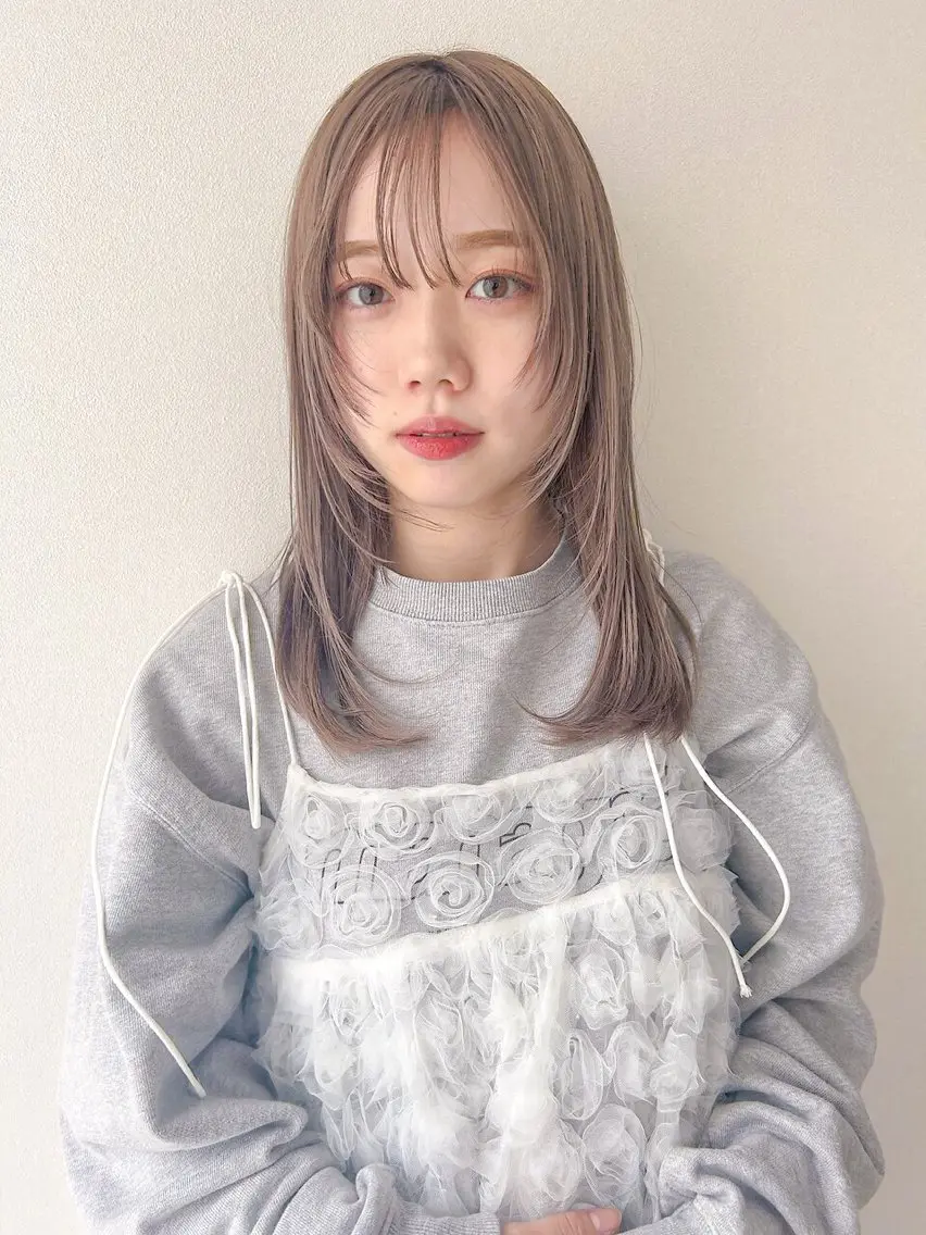ロング カラー ベージュカラー ミルクティーベージュ 顔まわりレイヤー 顔周りカット レイヤーカット FERIA梅田🖤 透明感カラー🎀のヘアスタイル