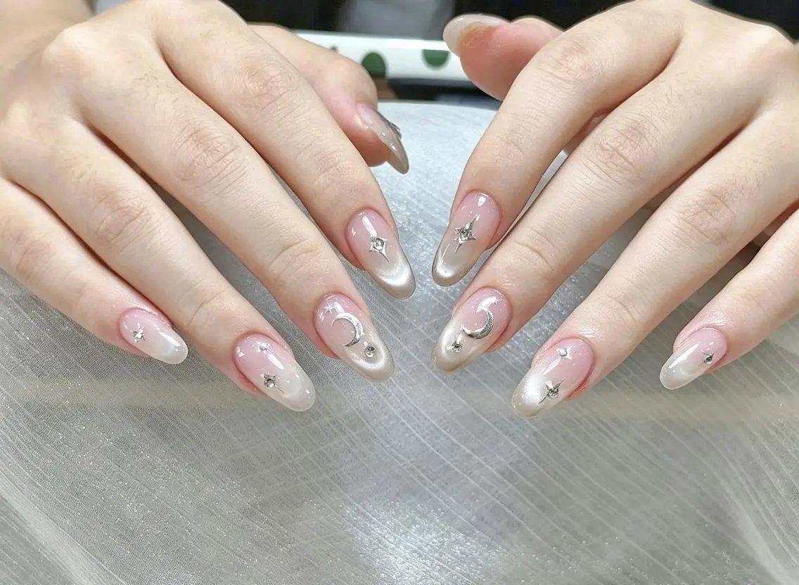 ネイル アートネイル オーロラネイル チークネイル 成人式 長さ出し はる🎀ネイル& アイラッシュ🐈‍⬛のネイルデザイン