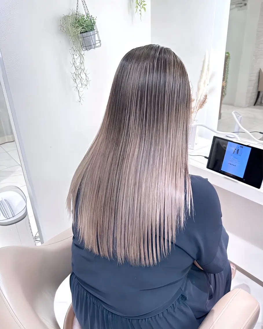 ロング カラー ベージュカラー グレージュ ハイライトカラー ミルクティーベージュ 外国人風カラー ヘアカラー トリートメント 大宮/バレイヤージュ 髪質改善/澤田隆誠のヘアスタイル