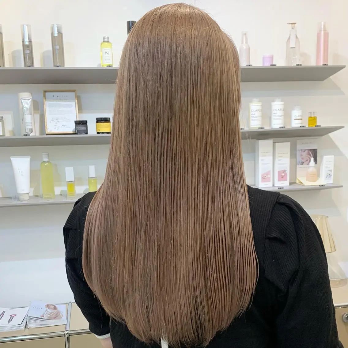 ロング カラー wakana/ 柔らかベージュカラーのヘアスタイル