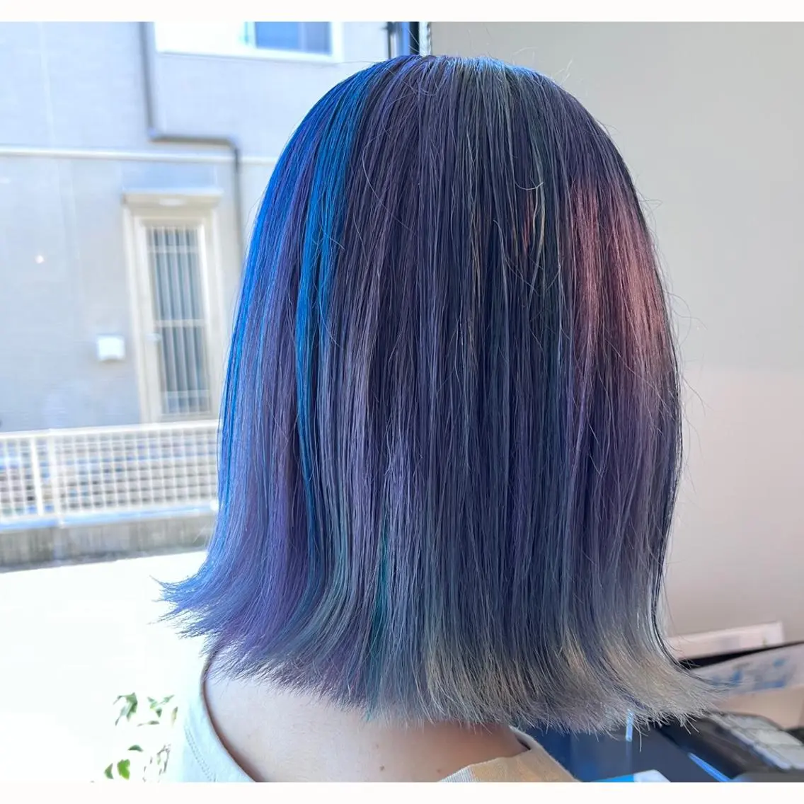 ミディアム カラー ブリーチ ツキダテ ユイのヘアスタイル