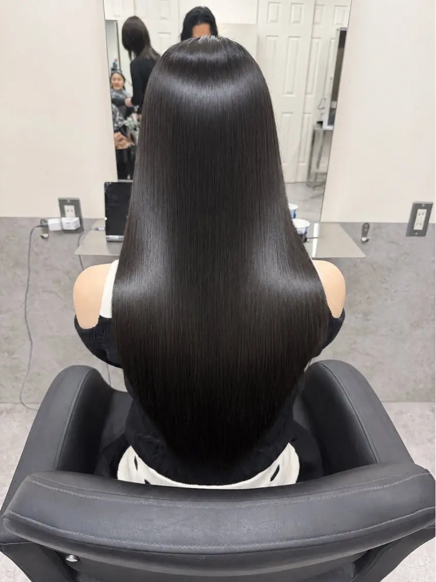 ロング カット 縮毛矯正 トリートメント 🫧とぅるん艶髪🫧 透明感カラー×猿渡のヘアスタイル