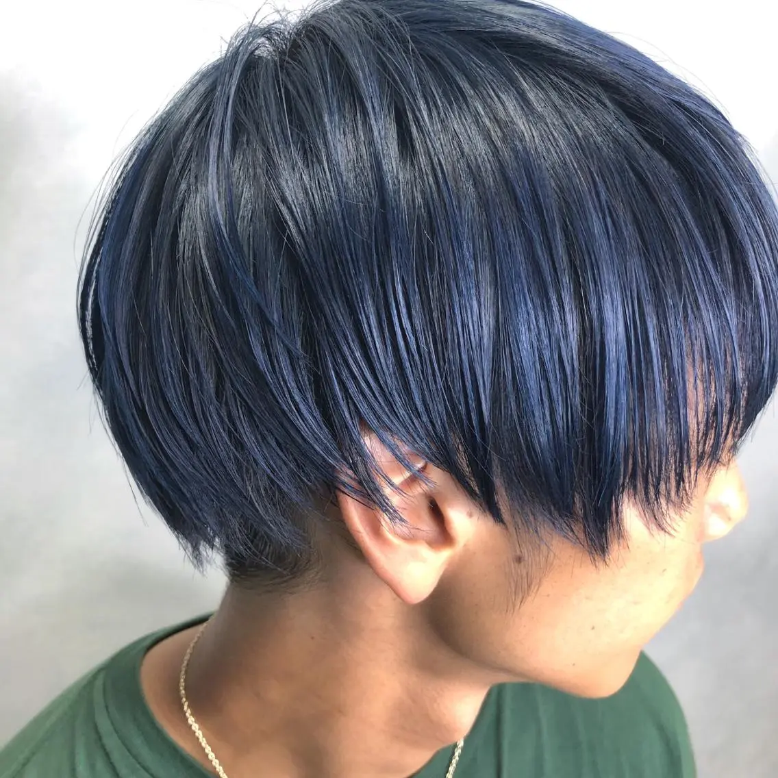 ショート カラー メンズ メンズブリーチ メンズハイトーン 黒髪 ブリーチ ブルーカラー ORIKA 美容室のヘアスタイル