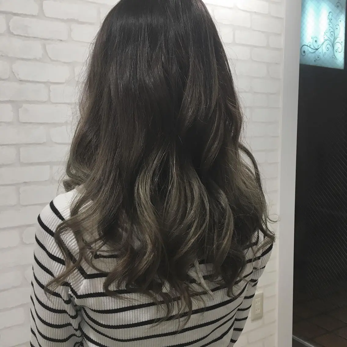 セミロング カラー グレージュ miki 🦎のヘアスタイル