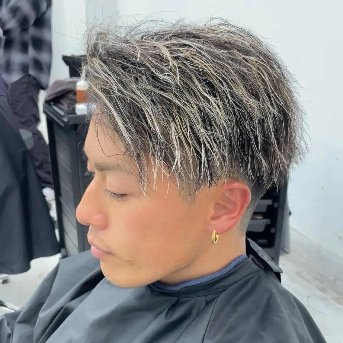 ミディアム カラー メンズ メンズメッシュ メッシュ カット ヘアカラー トリートメント 【柏メンズパーマ職人 】店長　KAZUMAのヘアスタイル