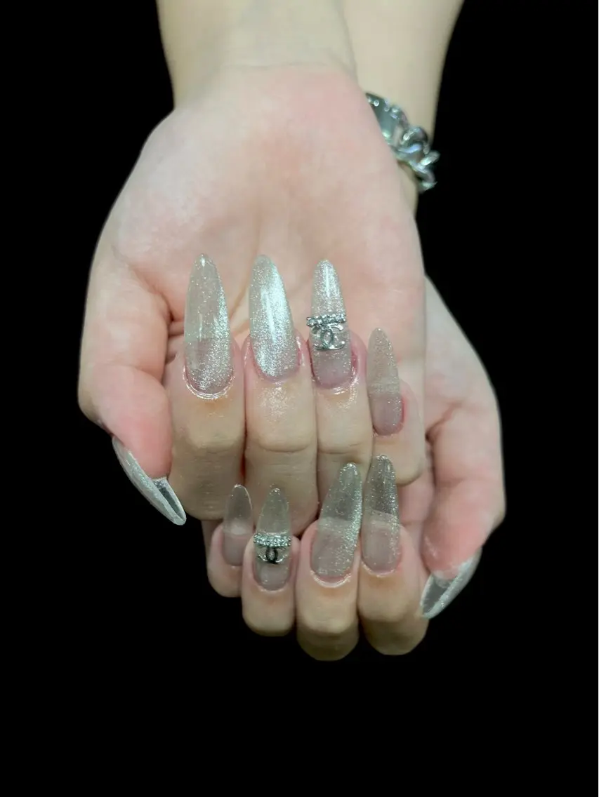 ネイル ハンドネイル ハンドケア ongles chicのネイルデザイン