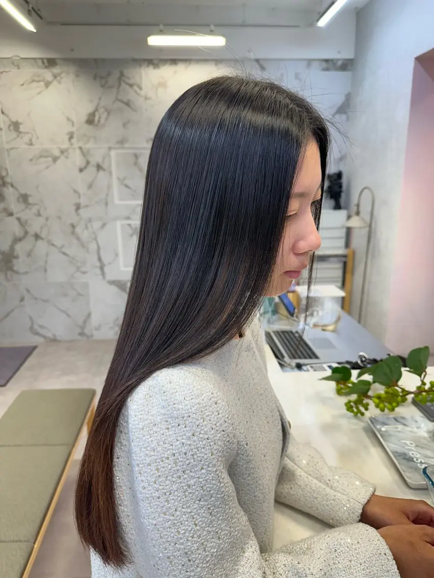 ロング カラー パーマ 縮毛矯正 上品な透明感カラー 🫧renのヘアスタイル