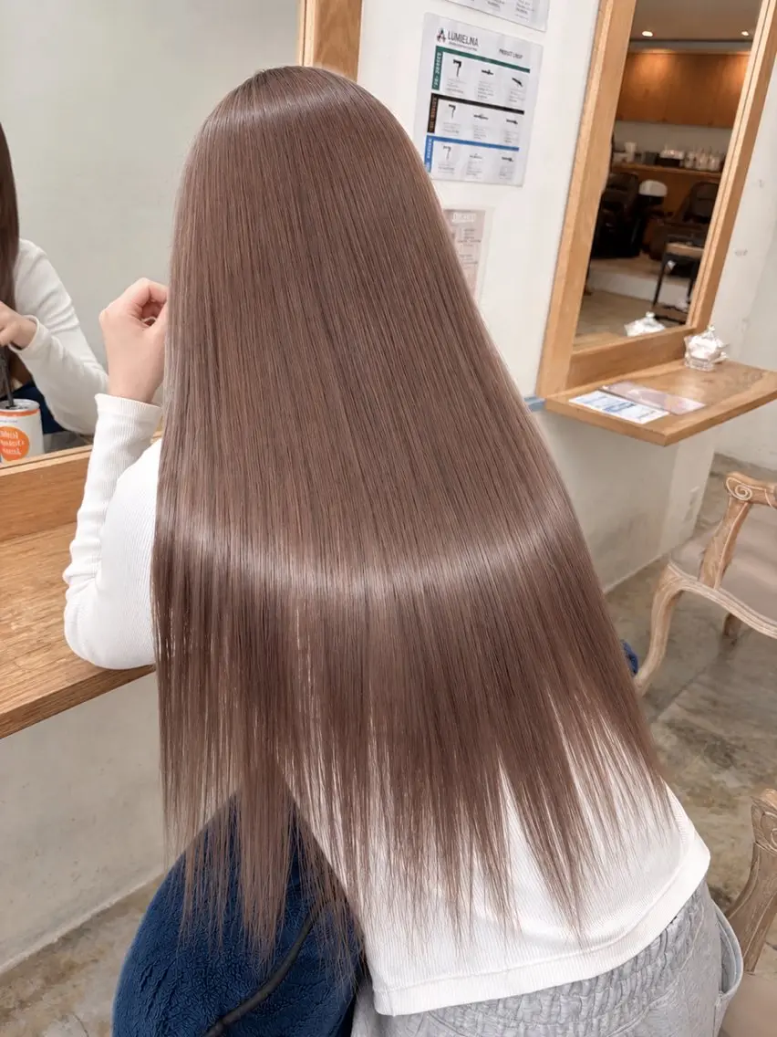 ロング ヘアカラー miyu カット・ハイトーンのヘアスタイル
