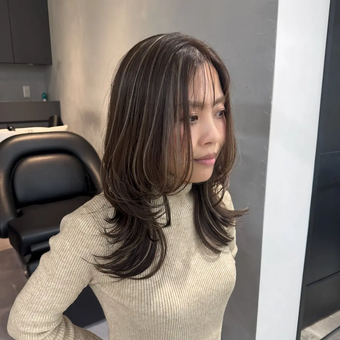 セミロング カラー グレージュ ハイライトカラー ハイライト カット ヘアカラー ハイライト／髪質改善 裕樹のヘアスタイル