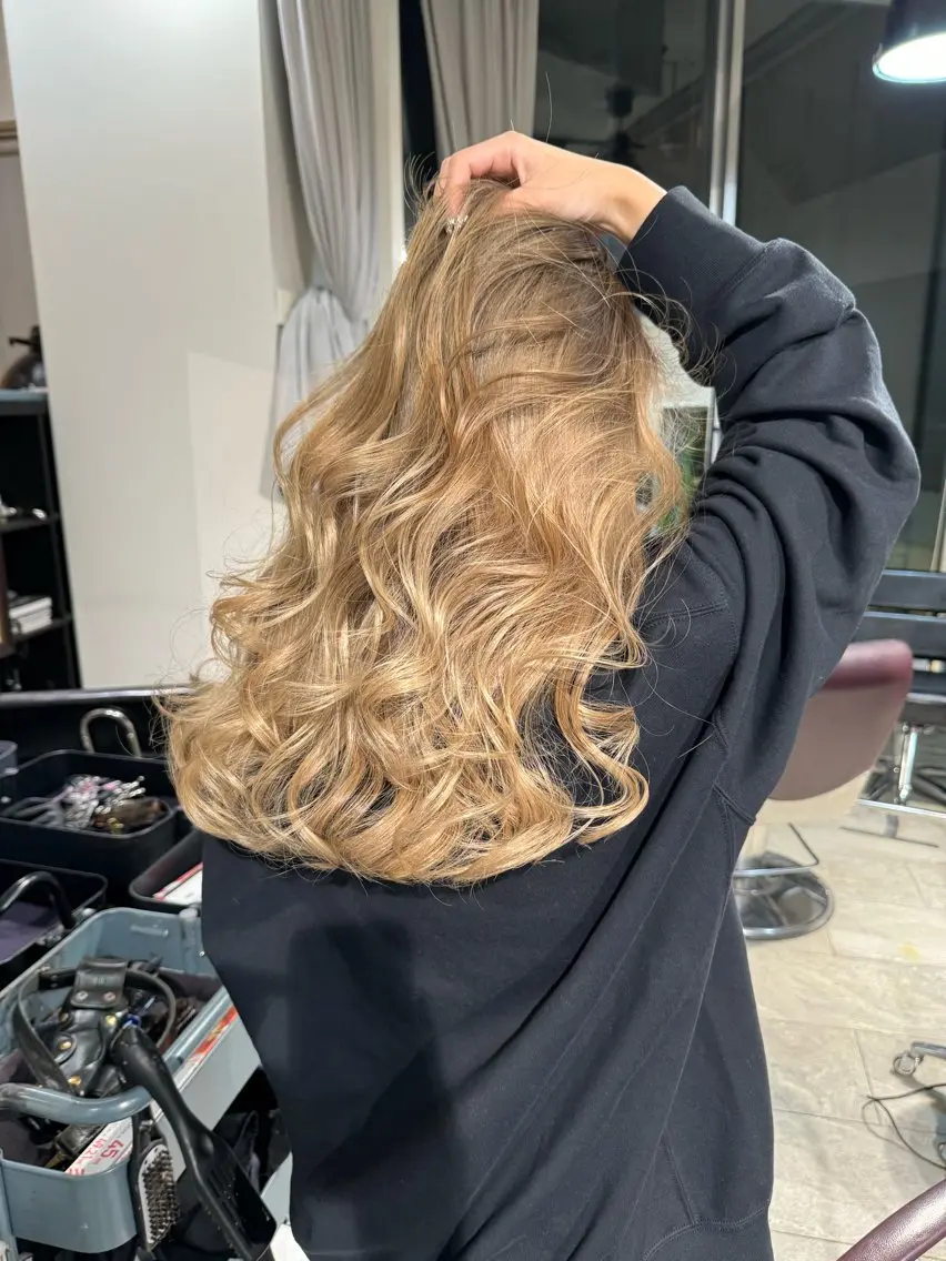 ロング カラー カット ヘアカラー トリートメント ヘアセット 💜ハイトーン💛 マジカルかいちゃんのヘアスタイル