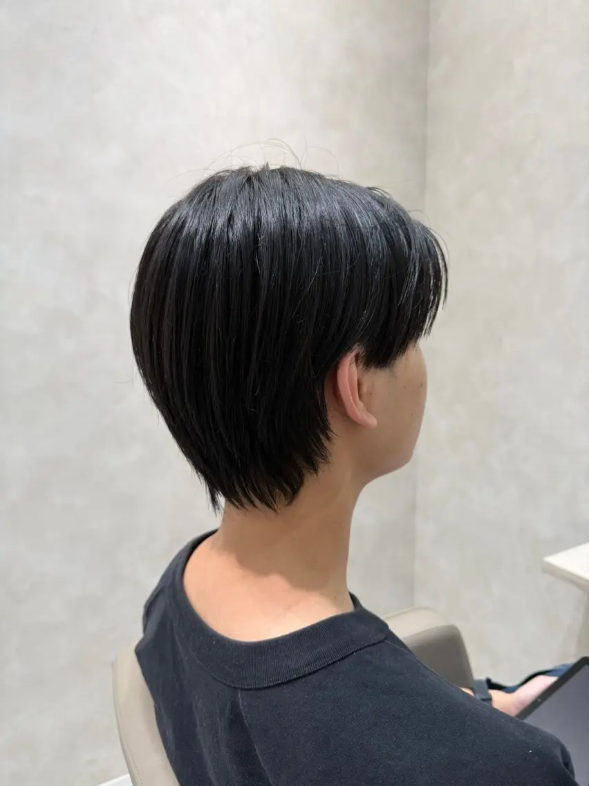 ショート メンズ センターパート ダウンパーマ フェザーパーマ メンズハイライト メンズ韓国風 藤崎百道メンズカット Zina/森井唯央のヘアスタイル