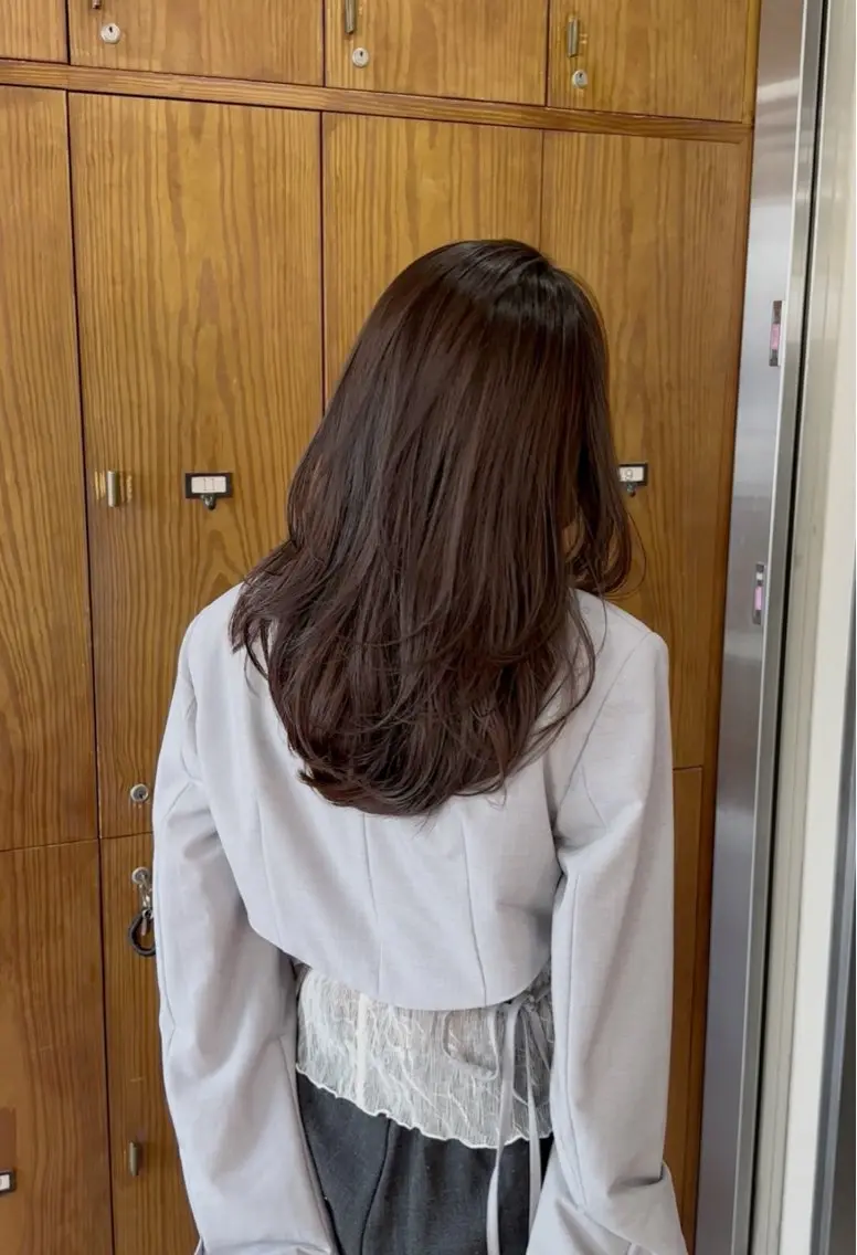 ミディアム レイヤーカット 鎌倉 彩のヘアスタイル