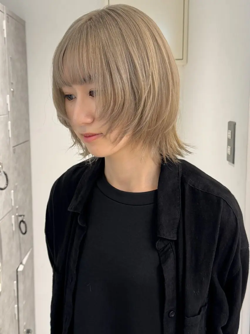 ミディアム カット ヘアカラー ハッシュカット/ ブリーチ/アスナのヘアスタイル