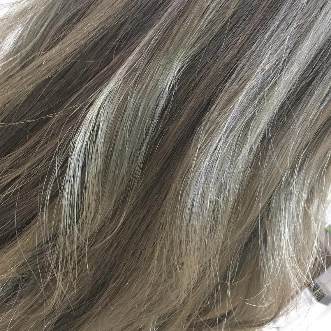 セミロング カラー ベージュカラー フォギーベージュ 藤井 仁紀のヘアスタイル