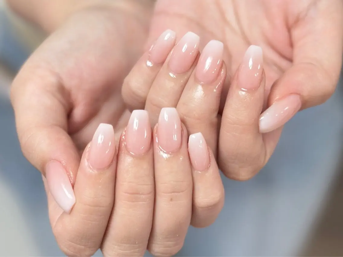ネイル アートネイル オーロラネイル チークネイル フレンチネイル ガラスフレンチ 🎀YooLi Nail salonのネイルデザイン
