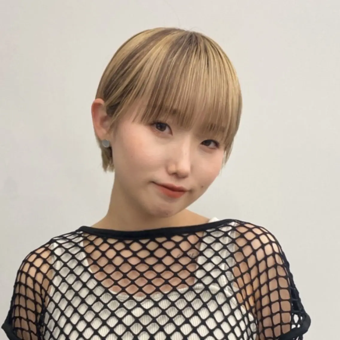 ショート カラー レイヤー/ボブ/透明 感カラー/佐藤奈由のヘアスタイル