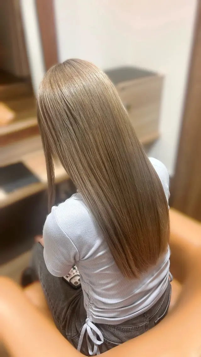 ロング カラー ベージュカラー ヘーゼル カット ヘアカラー トリートメント 岡田 杏奈のヘアスタイル