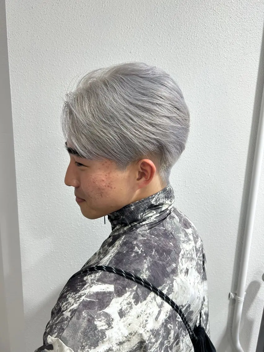 カラー メンズ メンズブリーチ ブリーチ 透明感カラー シルバー カット ヘアカラー トリートメント ダブルカラー 🩷Rio🩷のヘアスタイル
