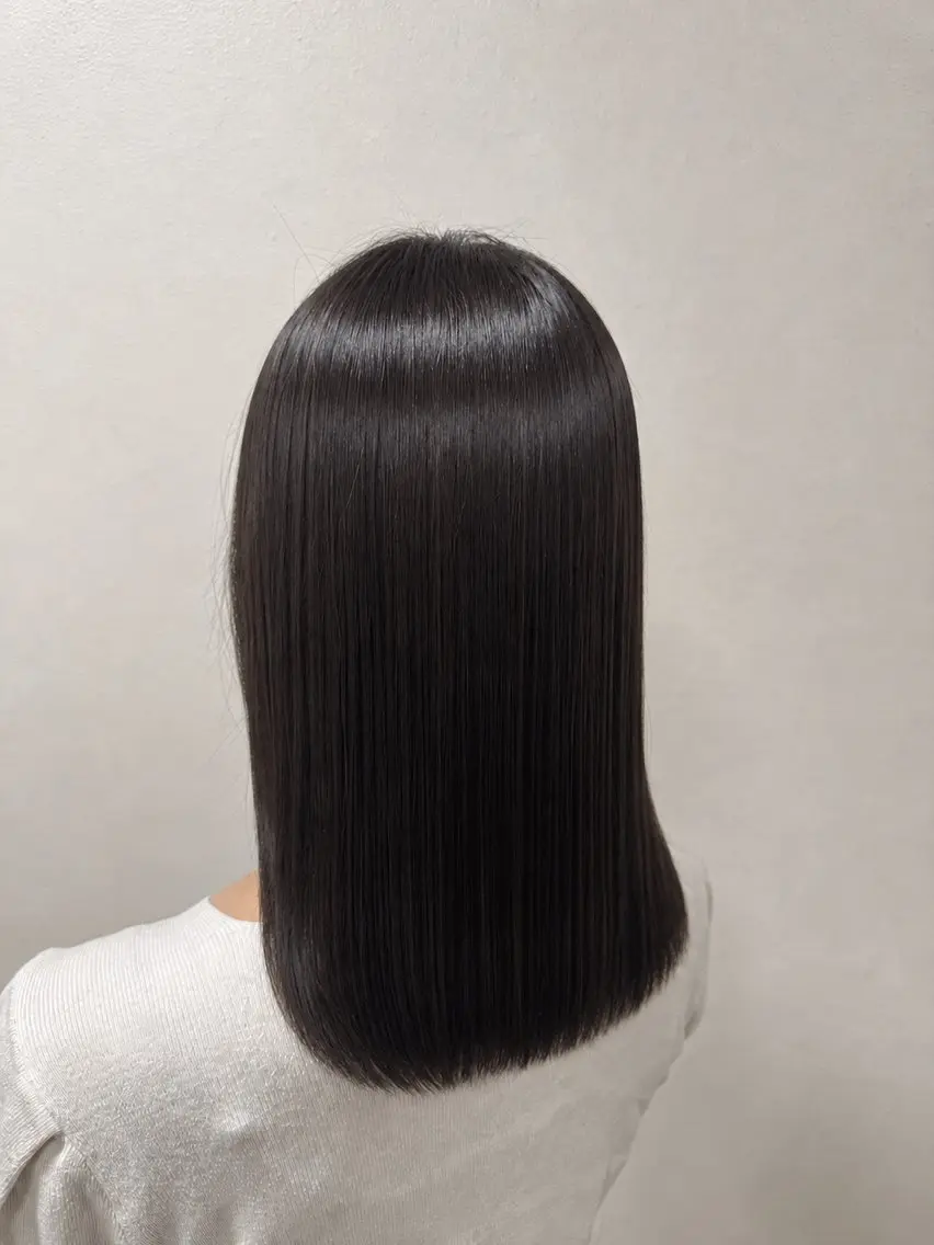 セミロング 髪質改善 縮毛矯正 NAHO ︎︎のヘアスタイル