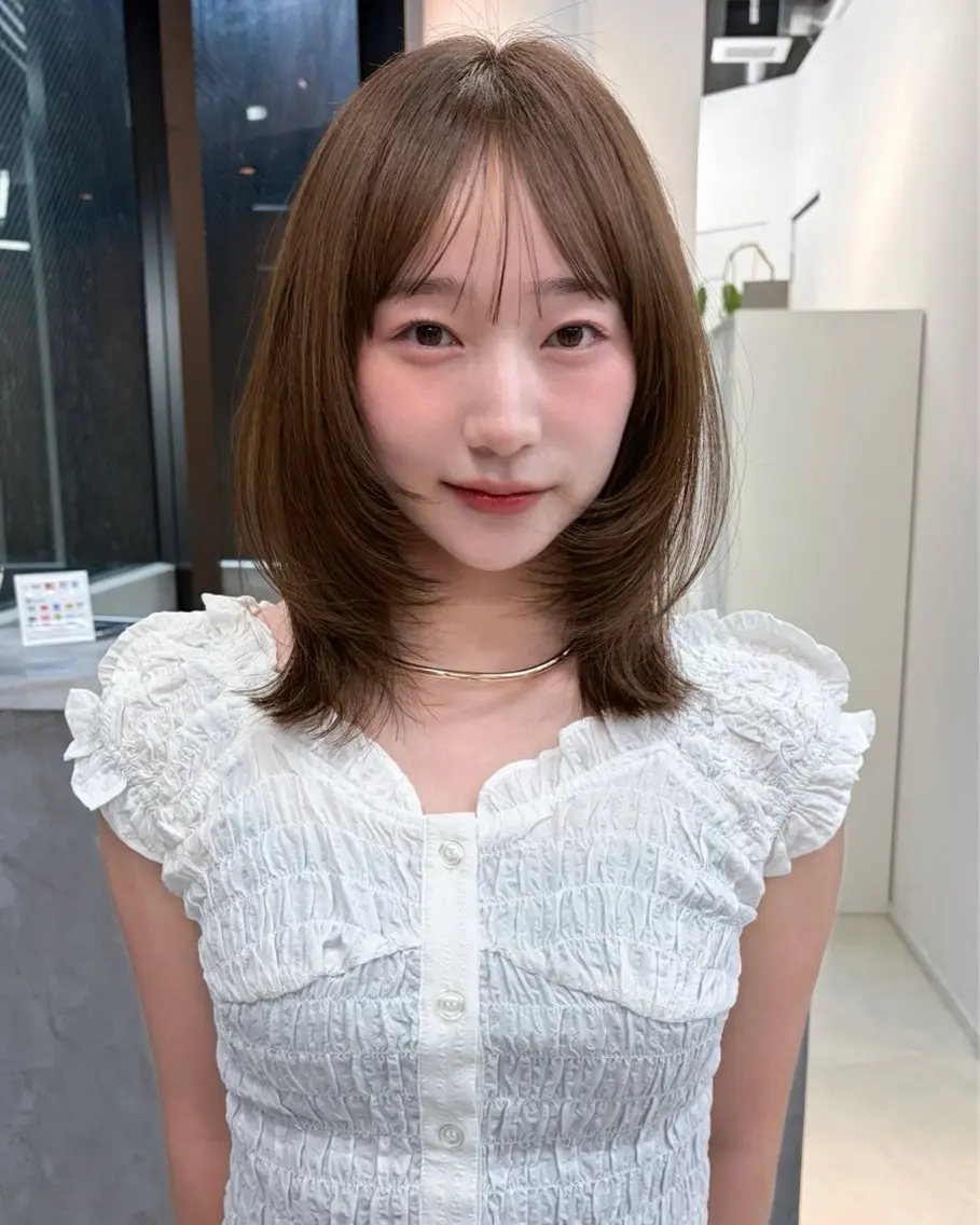 ミディアム カラー ミディアムレイヤー ベージュカラー レイヤーカット カット ヘアカラー トリートメント カットモデル募集中 🤍harunaのヘアスタイル
