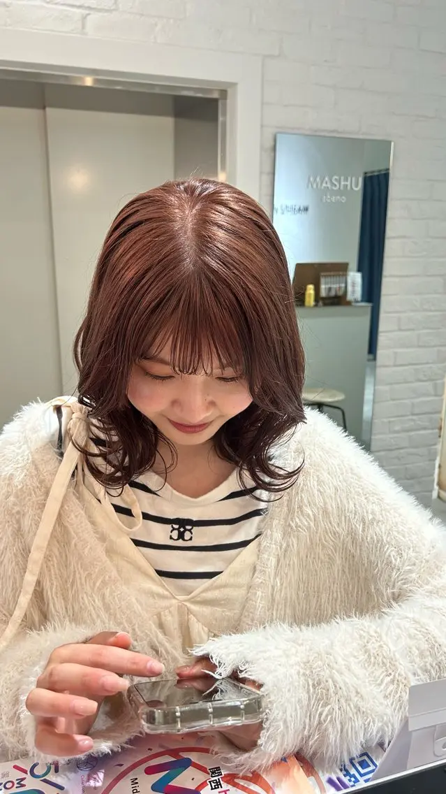 ミディアム カラー ブリーチ オレンジ オレンジピンク ピンクカラー ヘアカラー オリーブベージュ/ ブリーチなし透明感のヘアスタイル