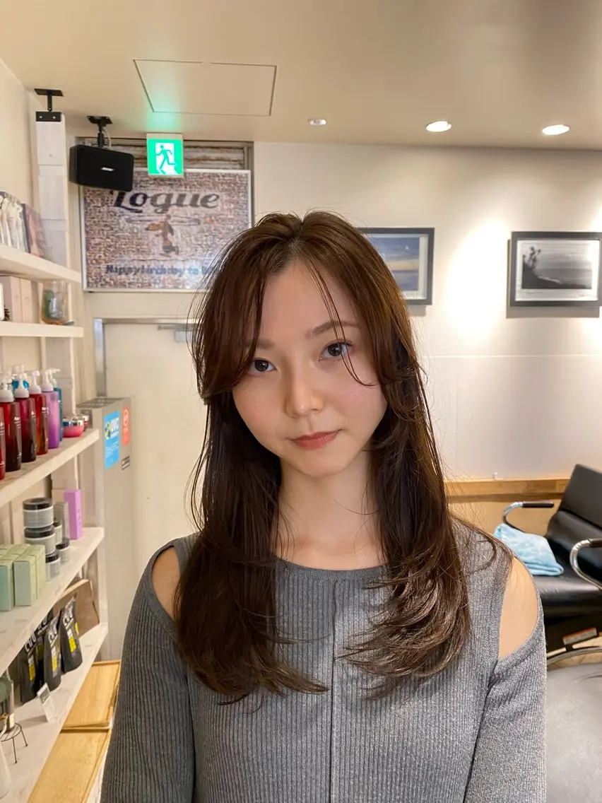 セミロング カラー ヘアカラー ナチュラルヘア🫧 ナナミのヘアスタイル