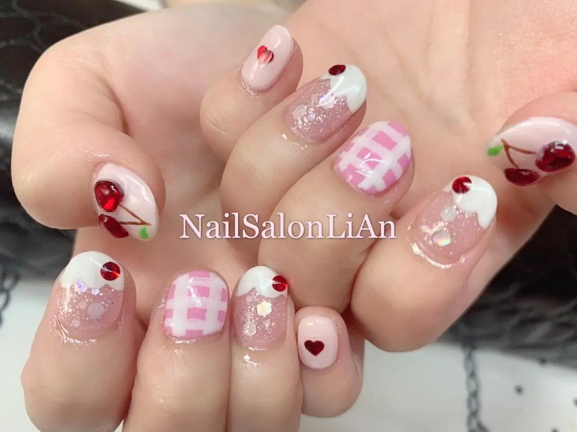 ネイル アートネイル 持ち込み シンプルネイル ストーンネイル NailSalon LiAnのネイルデザイン