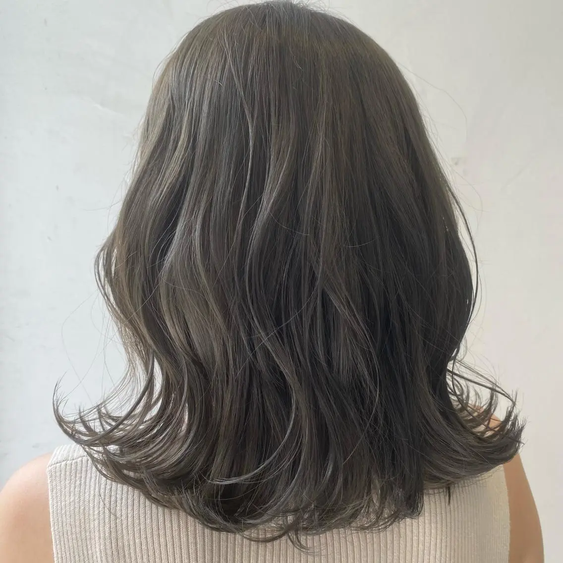 ミディアム カラー グレージュ オリーブグレージュ オリーブグレー 💚 nao💚のヘアスタイル