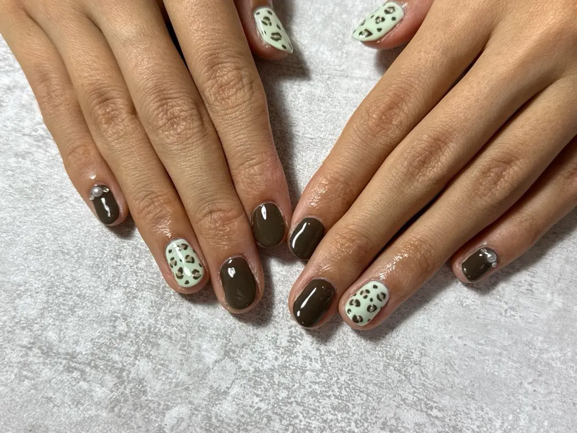 ネイル アニマル柄 オーロラネイル フットネイル フレンチネイル ジェルネイル ハンドネイル mogunail &blowのネイルデザイン