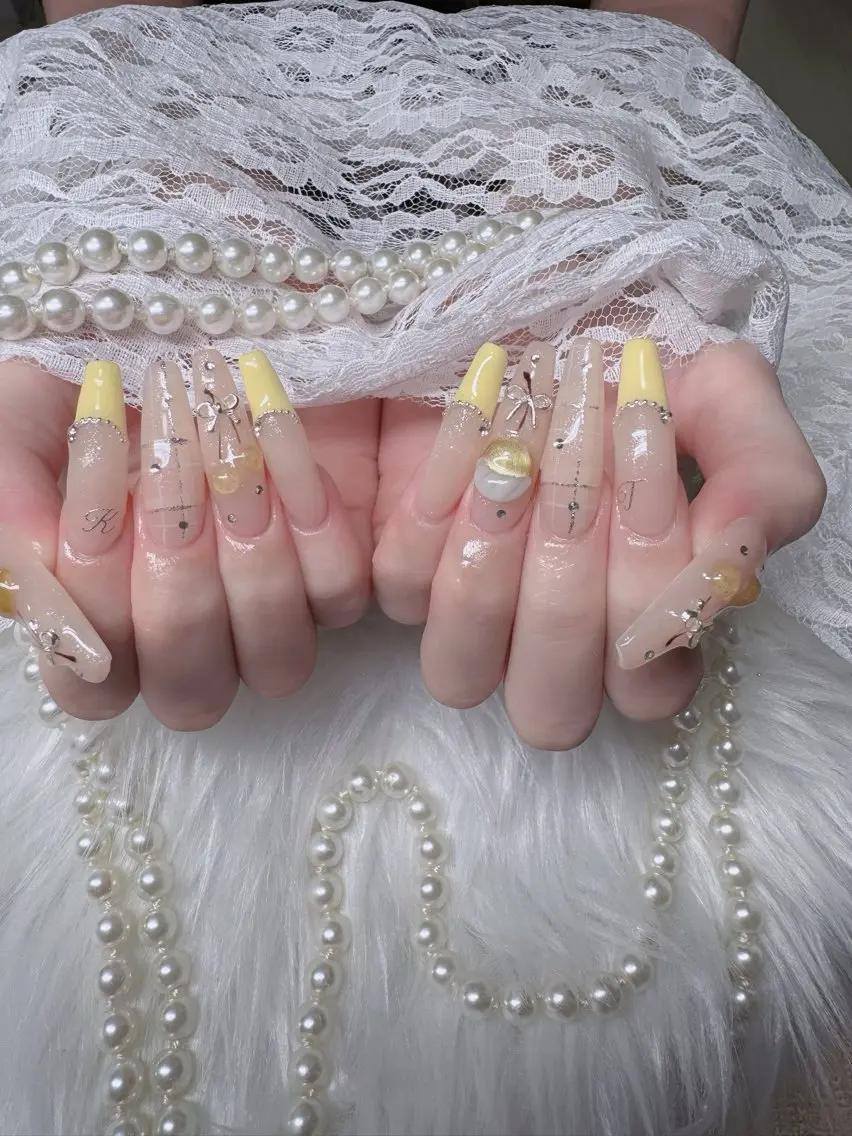 ネイル フレンチネイル ジェルネイル ガラスフレンチ ハロウィン ハート H.baby Nail Salonのネイルデザイン