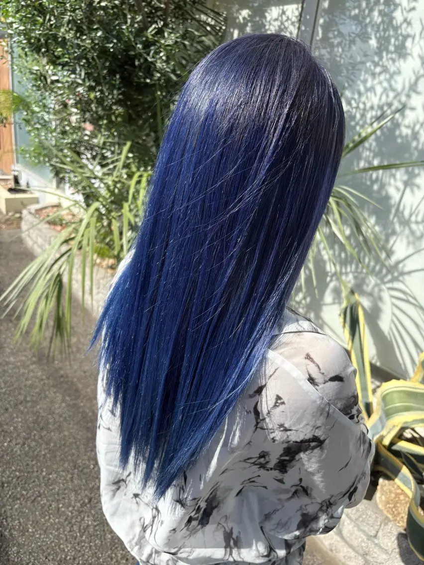 ロング カラー ブリーチ ヘアカラー 黒川 綾音のヘアスタイル