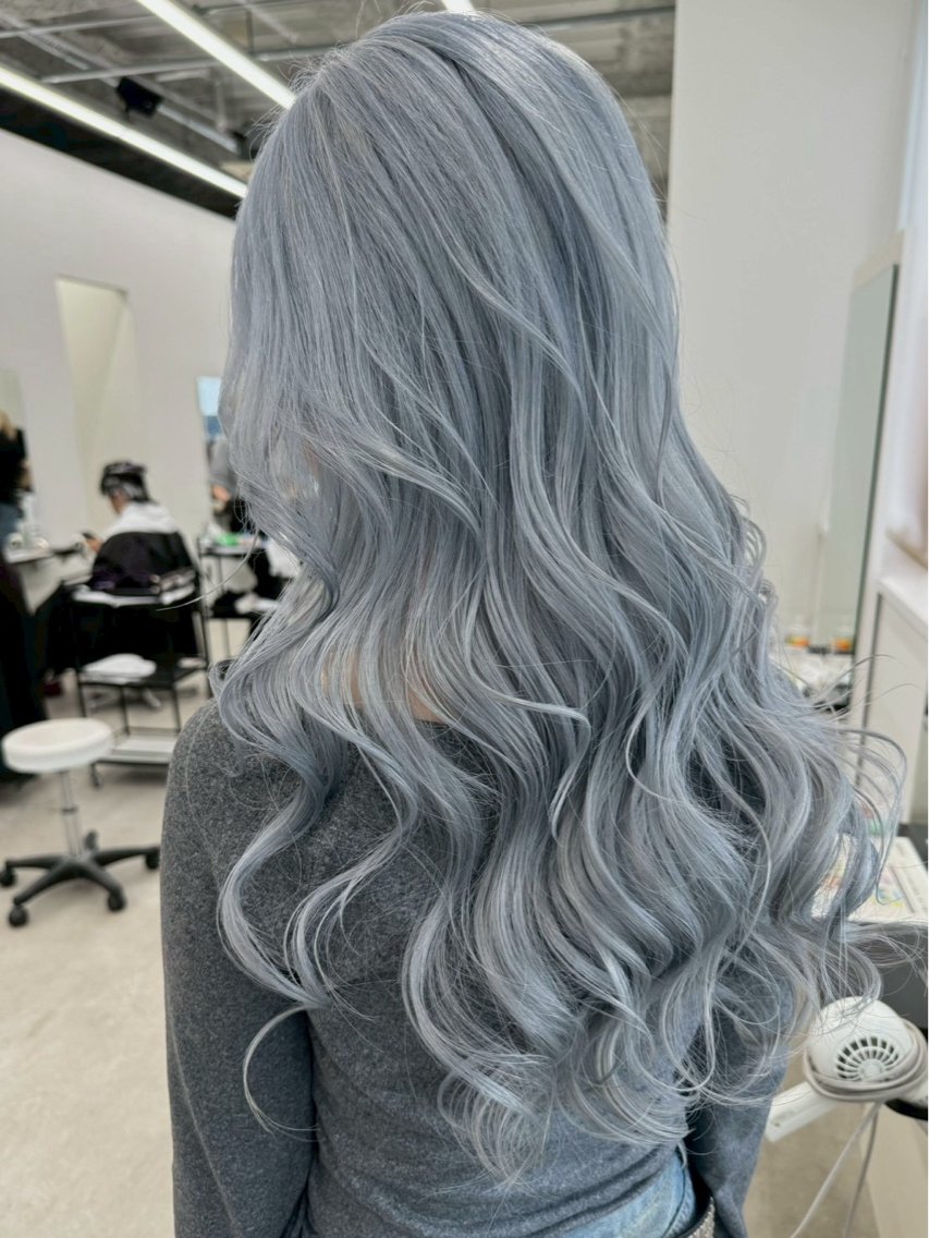 ロング カラー ブリーチ ブルーカラー ハイトーンカラー カット ヘアカラー 髙木 利央のヘアスタイル