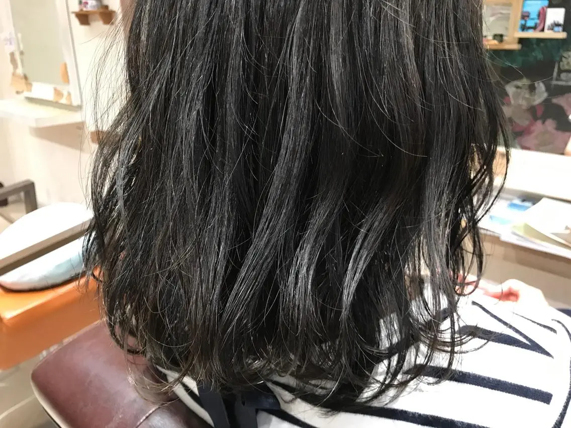 ミディアム カラー 黒髪 ブルーカラー ブルーブラック メンズ指名多数!! 田島史也のヘアスタイル