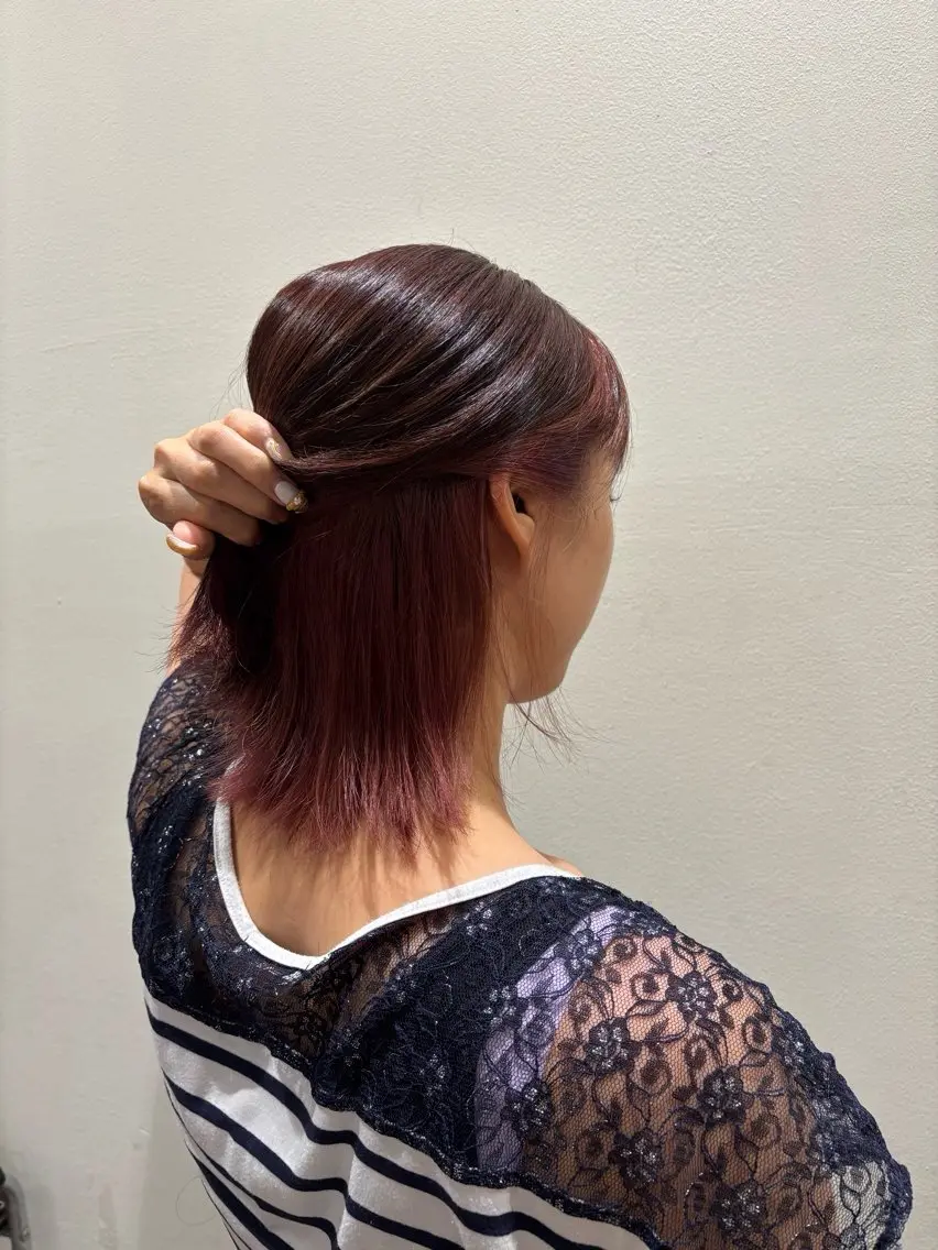 ミディアム カラー デザインカラー インナーカラー ピンクカラー 島田 花梨のヘアスタイル