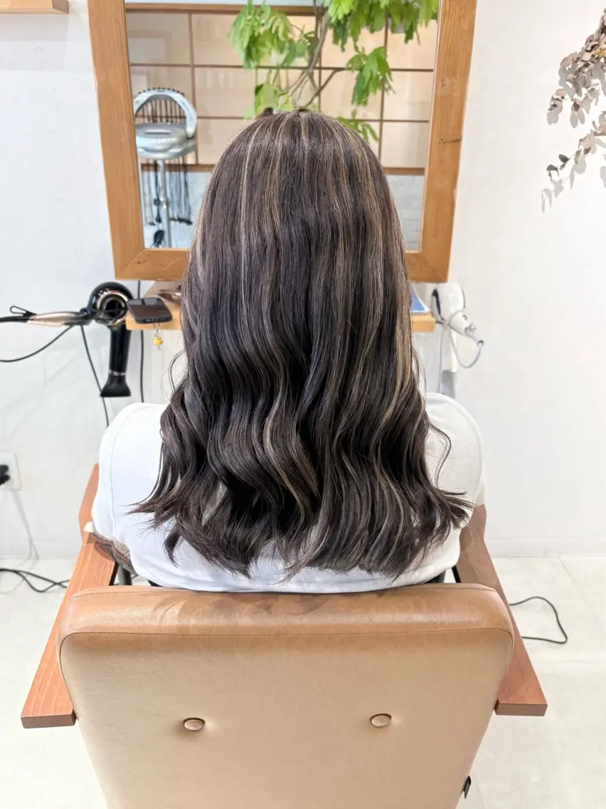 ロング ヘアカラー 大西 杏依のヘアスタイル