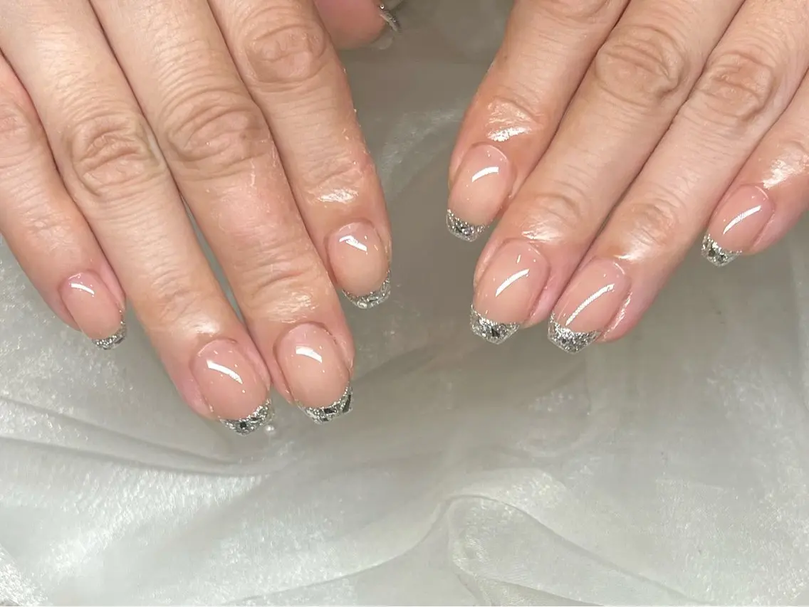 ネイル ジェルネイル キラキラネイル マグネットネイル ニュアンスネイル オフィスネイル A iのネイルデザイン