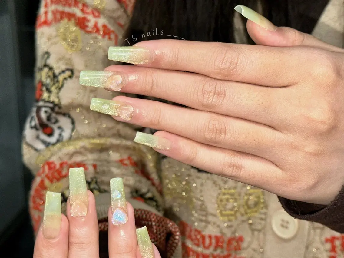 ネイル キラキラネイル マグネットネイル 持ち込み オフィスネイル シンプルネイル ハンドネイル ハンドケア TS. nails___のネイルデザイン