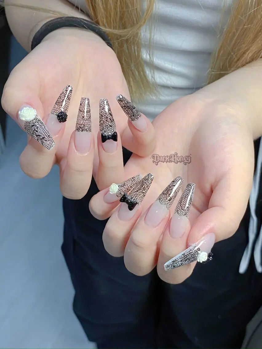 ネイル ハンドネイル Dark honey スカルプ専門原宿店のネイルデザイン