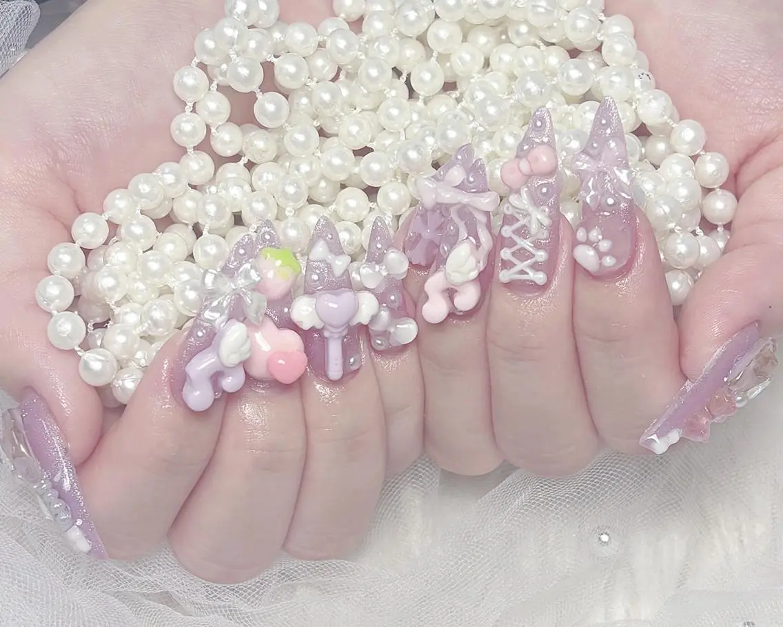ネイル オーロラネイル 長さ出し フレンチネイル ガーリー キラキラネイル 🐾みき 🧸のネイルデザイン