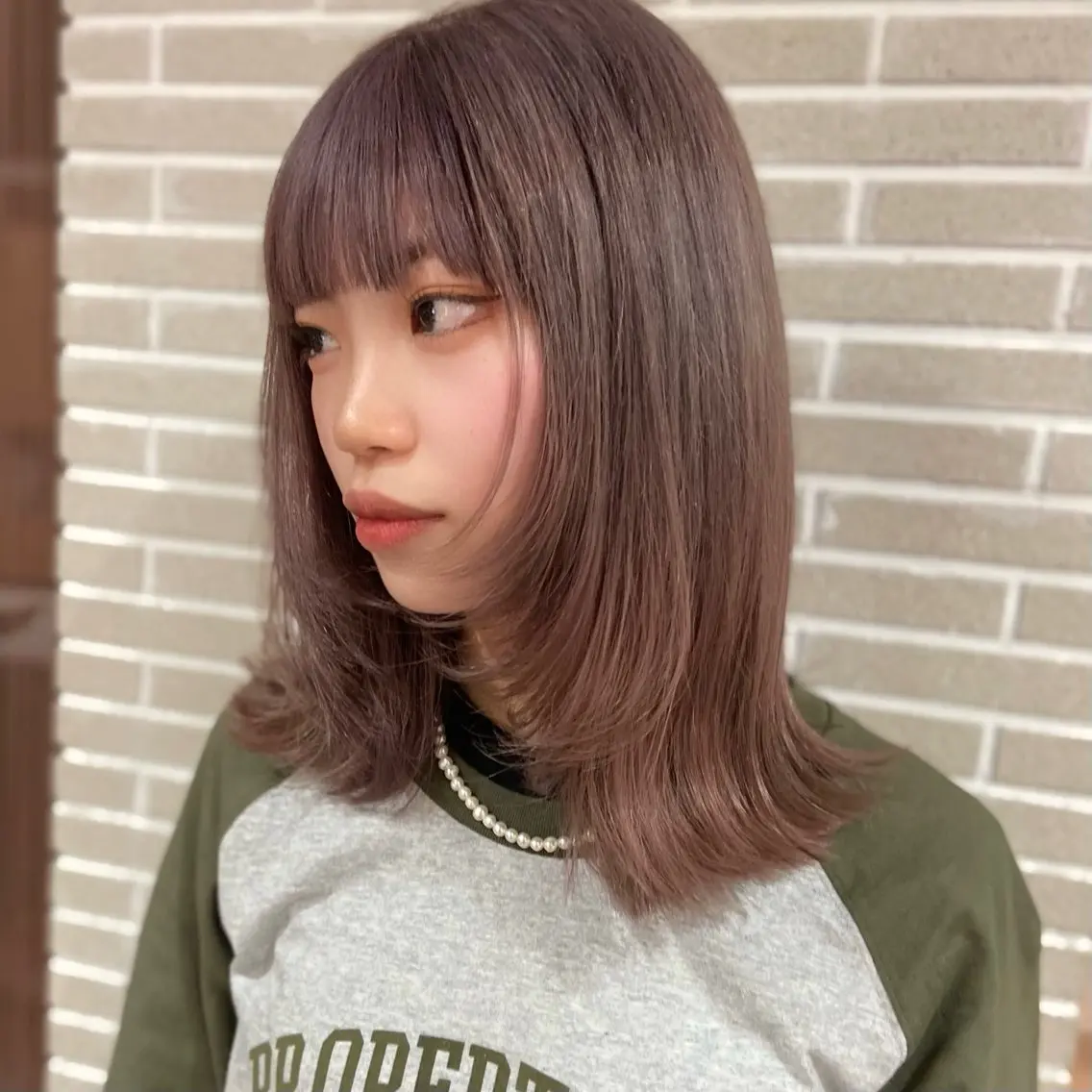 ミディアム カラー ベージュカラー ブリーチ イルミナカラー パープルカラー レイヤーカット レイヤーカット⭐️ インナー桑原 日花理のヘアスタイル