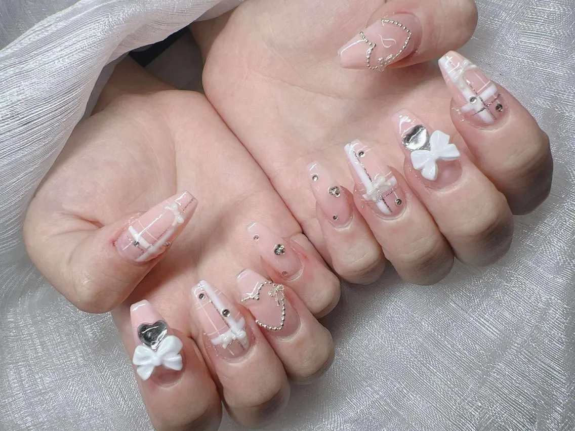 ネイル 長さ出し グラデーション 卒業式 キラキラネイル マグネットネイル ハンドネイル Lee Nailsのネイルデザイン