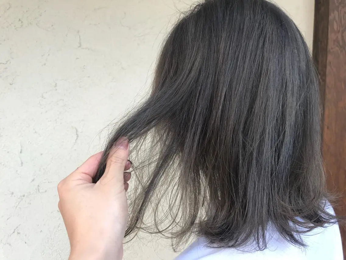 ミディアム カラー ブリーチ ダークグレー 艶髪育成サロン 京橋　shinのヘアスタイル
