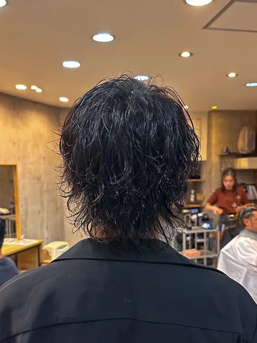 ミディアム パーマ メンズ ミディアムパーマ メンズパーマ メンズウルフカット ウルフカット 🔥メンズカラー🔥 セヤシュウヘイのヘアスタイル