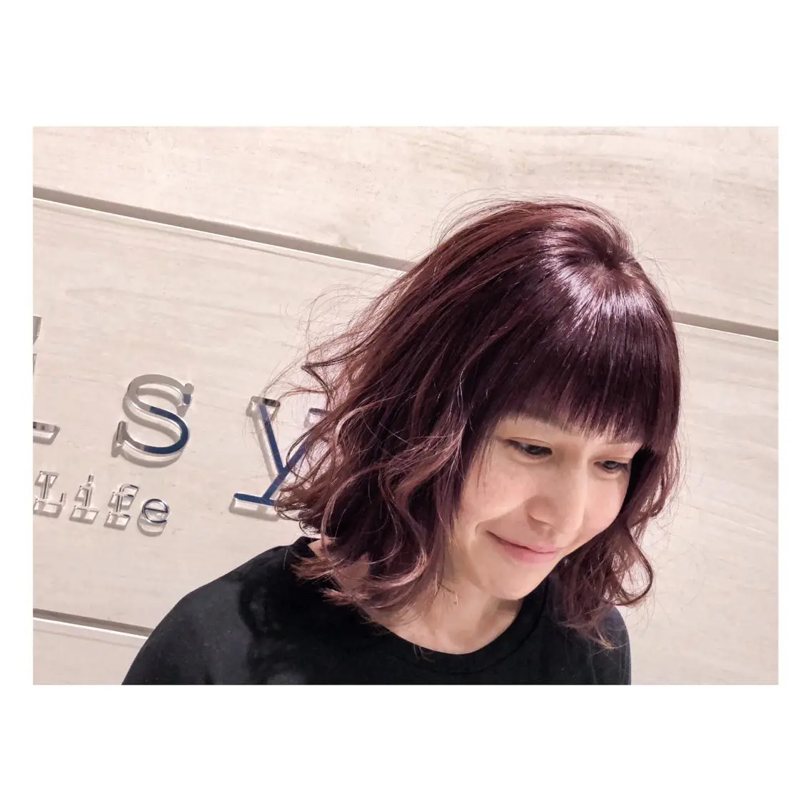 ミディアム カラー ピンクカラー ピンクパープル パープルカラー 佐藤 結花のヘアスタイル