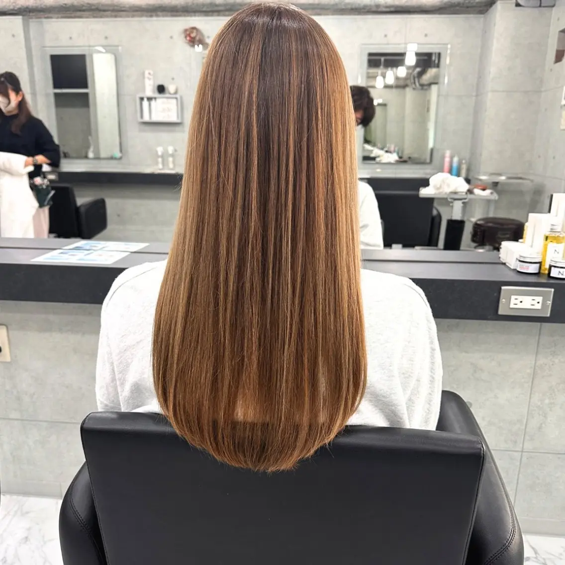 カラー ベージュカラー 透明感カラー シルバー シルバーベージュ カット ヘアカラー Endearing 銀座/レイヤーカットのヘアスタイル