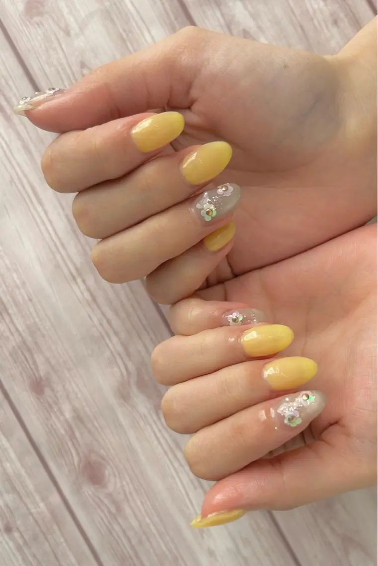 ネイル フラワーネイル 黄色 MYu Beauty Salon YURIのネイルデザイン