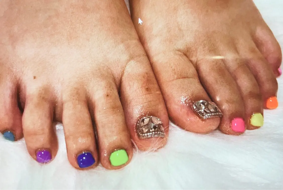 ネイル アートネイル フットネイル ストーンネイル Nail Salon Lindaのネイルデザイン